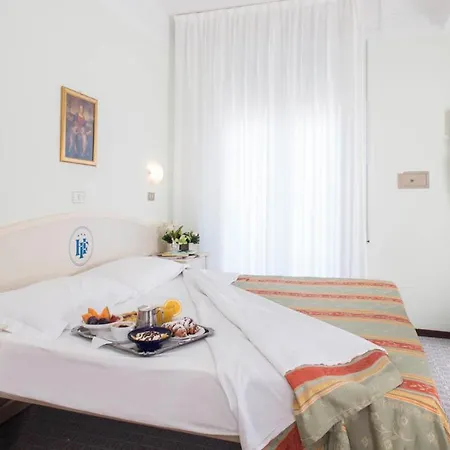 فندق Franca 3*