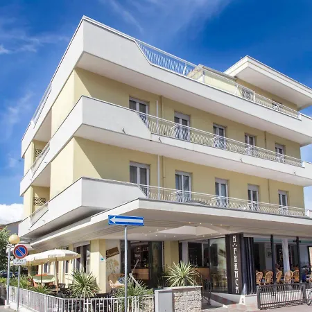 Franca Беллария-Иджеа-Марина